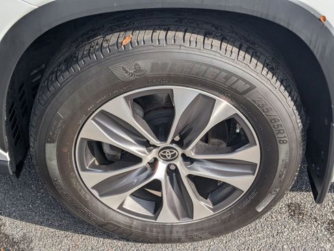 Used 2023 Toyota Highlander XLE image 26