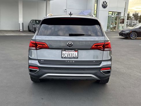 Certified 2022 Volkswagen Taos SE w/ Panoramic Sunroof Package image 4