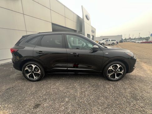 Used 2025 Ford Escape ST-Line Elite w/ Premium Technology Package AWD/4WD image 10