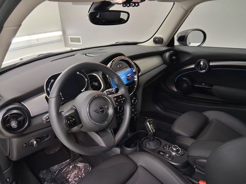 Used 2024 MINI Cooper SE FWD image 3