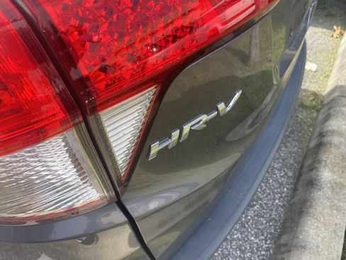 Used 2022 Honda HR-V LX image 12
