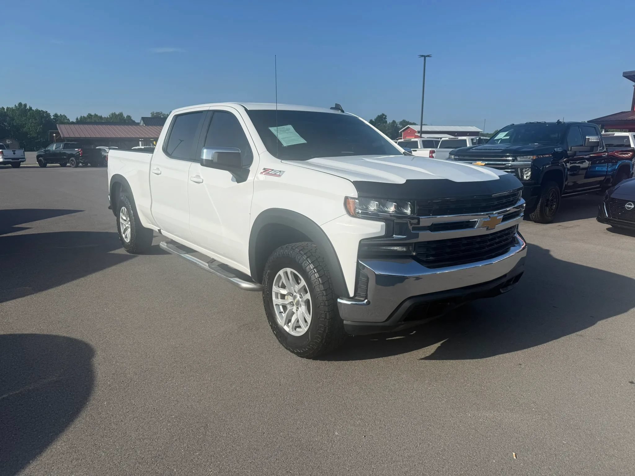 Used 2020 Chevrolet Silverado 1500 LT w/ Z71 Off-Road Package AWD/4WD image 1