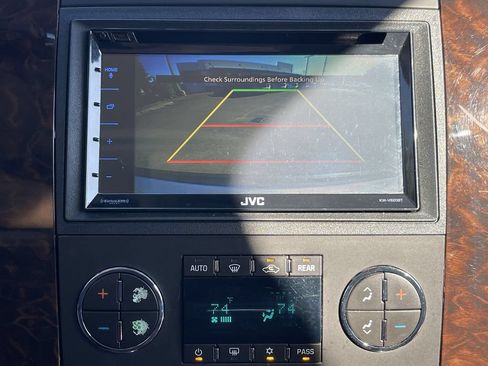 Used 2014 GMC Yukon XL Denali AWD/4WD image 14