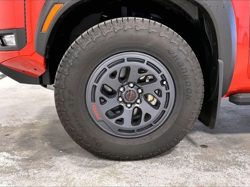 Used 2025 Nissan Frontier PRO-4X image 11