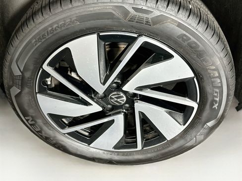 Used 2025 Volkswagen Atlas SE FWD image 11