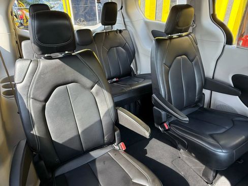 Used 2021 Chrysler Voyager Lxi image 23