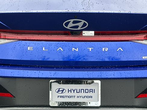 Used 2025 Hyundai Elantra Limited image 44