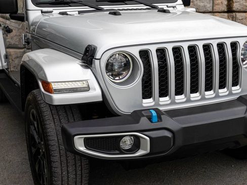 Used 2023 Jeep Wrangler Unlimited Sahara w/ Cold Weather Group AWD/4WD image 35
