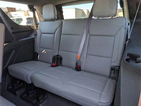 Used 2024 GMC Yukon SLT image 16