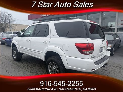 Used 2005 Toyota Sequoia SR5 image 4