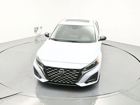 Used 2024 Nissan Altima 2.0 SR FWD image 19