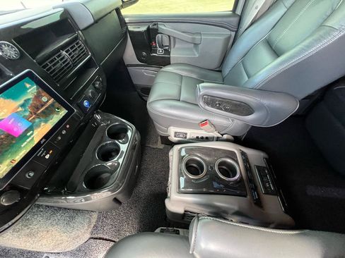 Used 2016 Chevrolet Express 2500 RWD image 28