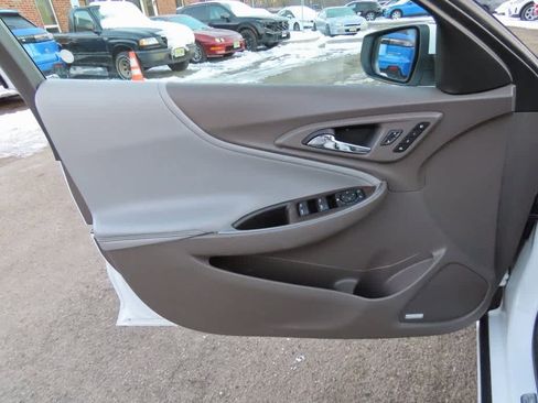 Used 2019 Chevrolet Malibu Premier w/ Sun and Wheel Package image 16