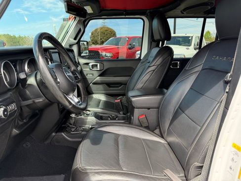 Used 2018 Jeep Wrangler Unlimited Sahara image 16