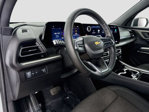 Used 2024 Chevrolet Traverse LT FWD image 11
