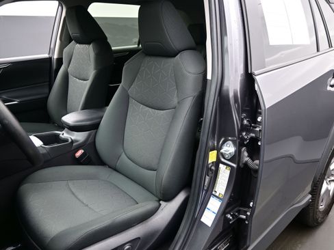Used 2022 Toyota RAV4 XLE w/ Convenience Package AWD/4WD image 12