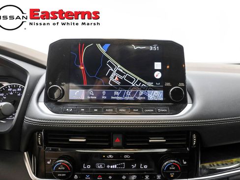 Used 2022 Nissan Rogue SL w/ SL Premium Package image 13