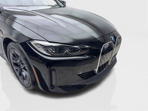 Used 2022 BMW i4 eDrive40 image 17