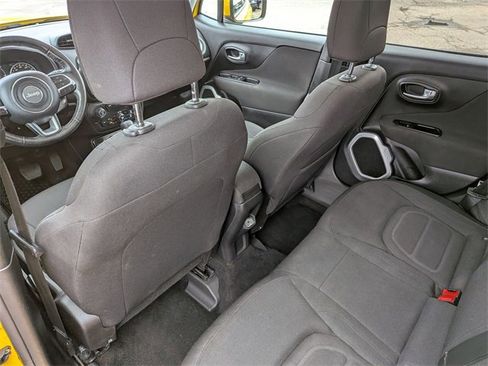 Used 2018 Jeep Renegade Latitude w/ Cold Weather Group image 24