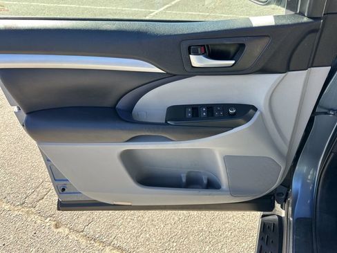 Used 2018 Toyota Highlander image 28