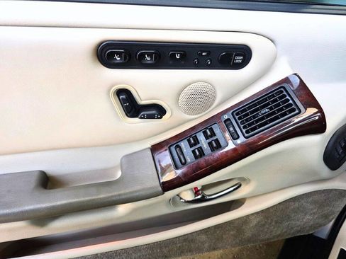 Used 1997 Oldsmobile Aurora FWD image 12