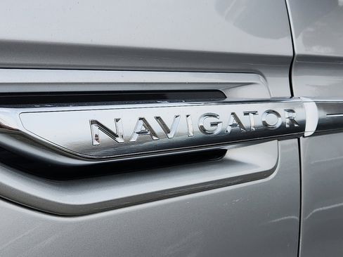 Used 2019 Lincoln Navigator Reserve image 30