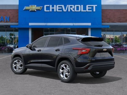 New 2026 Chevrolet Trax LS w/ LS Convenience Package FWD image 3