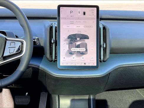 New 2025 Volvo EX30 Plus w/ Protection Package Premier image 9