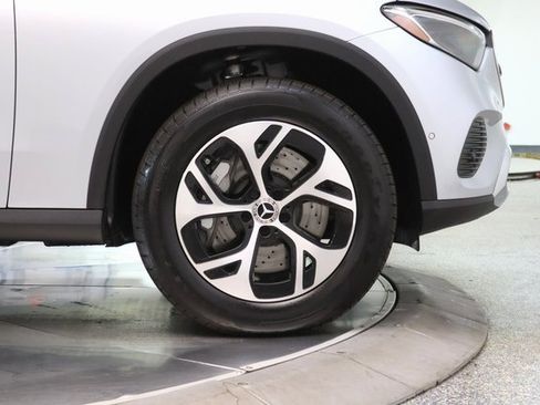 Used 2025 Mercedes-Benz GLC 350e GLC 350e w/ Driver Assistance Package image 17