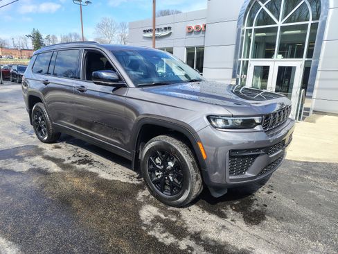 New 2026 Jeep Grand Cherokee L 4WD image 2