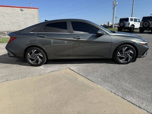 Used 2024 Hyundai Elantra SEL w/ Convenience Package image 7