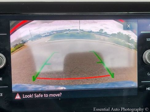 Used 2025 Volkswagen Jetta SE FWD image 17