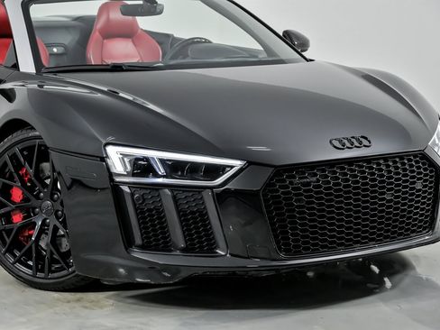 Used 2017 Audi R8 V10 w/ Carbon Exterior Package image 3