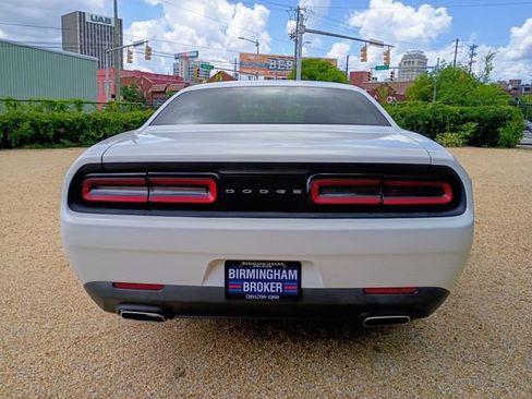 Used 2017 Dodge Challenger SXT RWD image 10