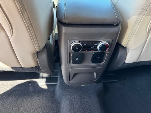 Used 2023 Ford Explorer Platinum w/ Technology Package AWD/4WD image 16