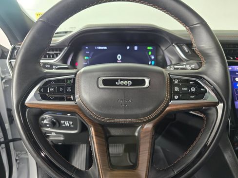 Used 2023 Jeep Grand Cherokee Summit w/ Luxury Tech Group V AWD/4WD image 25