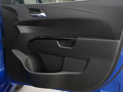 Used 2019 Chevrolet Sonic LT w/ Convenience Package image 9