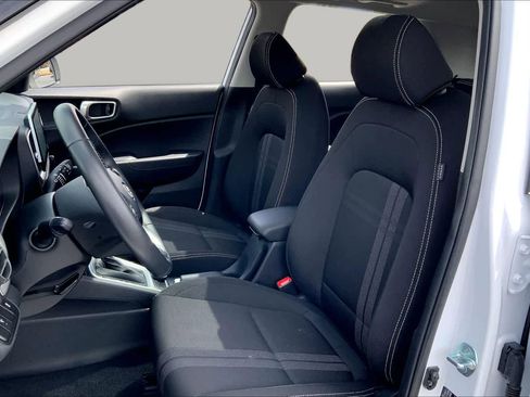 Used 2025 Hyundai Venue SEL FWD image 8