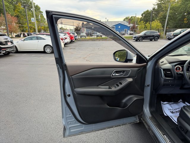 Used 2023 Nissan Rogue Platinum w/ Platinum Premium Package AWD/4WD image 26