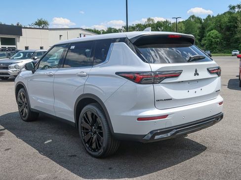New 2026 Mitsubishi Outlander LE AWD/4WD image 15