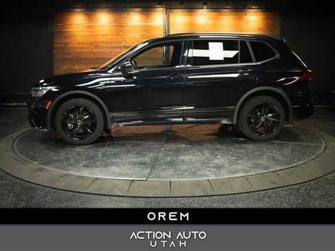 Used 2023 Volkswagen Tiguan SE R-Line FWD image 1