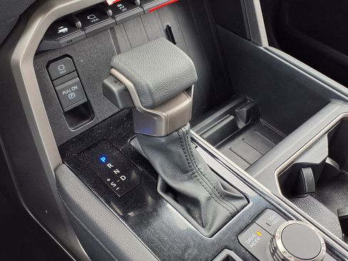 Used 2025 Toyota Tundra Limited image 18