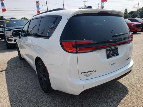 Used 2024 Chrysler Pacifica Limited w/ S Appearance Package FWD image 6