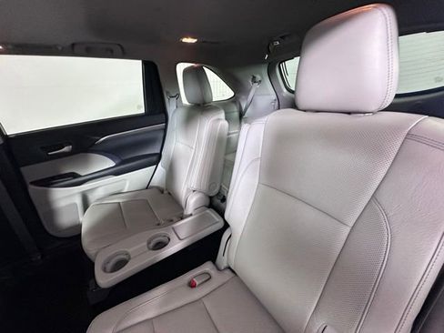 Used 2018 Toyota Highlander Limited AWD/4WD image 18