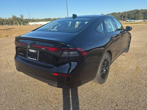 New 2025 Honda Accord SE image 3