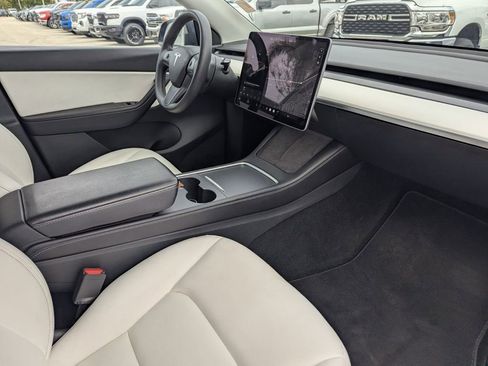Used 2022 Tesla Model Y Performance image 9