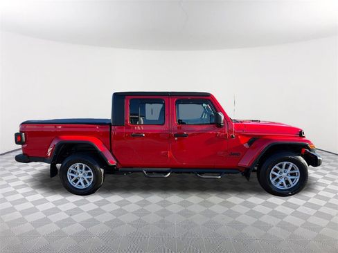 Used 2023 Jeep Gladiator Sport image 4