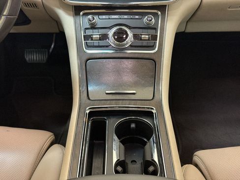 Used 2019 Lincoln Continental Select w/ Continental Climate Package FWD image 21