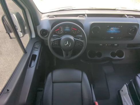 Used 2024 Mercedes-Benz Sprinter 2500 image 17