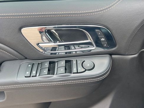 Used 2014 Cadillac Escalade Platinum AWD/4WD image 8